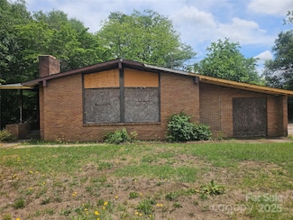 714 Pine St, Hamlet, NC 28345