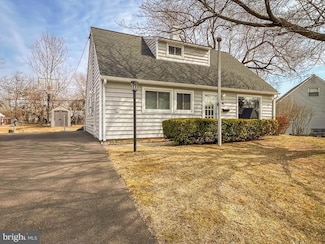 568 Sherman Ln, Morrisville, PA 19067