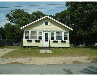 19 15th Ave, Wareham, MA 02571