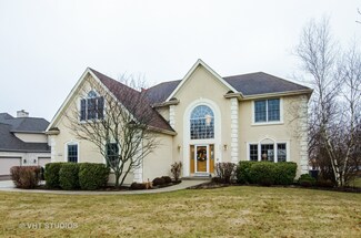 9465 Nicklaus Ln, Crystal Lake, IL 60014