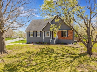 316 SE Williamsburg Dr, Blue Springs, MO 64014