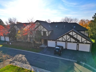 510 Elizabeth Dr Unit 18CR, Wood Dale, IL 60191