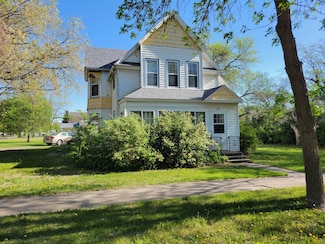605 E 6th Ave, Redfield, SD 57469