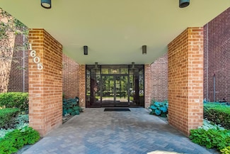 1605 E Central Rd Unit 111B, Arlington Heights, IL 60005
