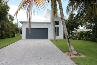 3152 Karen Dr, Naples, FL 34112