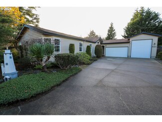 2101 Lynne Dr, North Bend, OR 97459