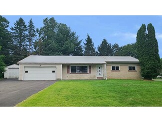 43 Longsworth Dr, Rochester, NY 14625