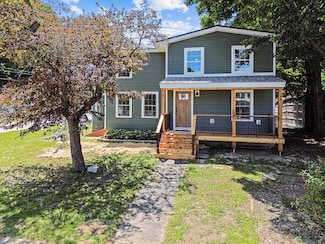 22 Shaw St, Newport, ME 04953