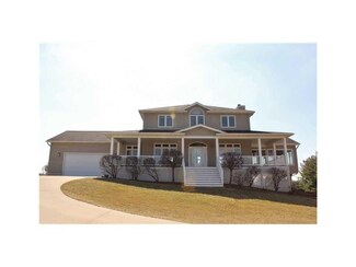 2827 Tranquil Ct NE, Swisher, IA 52338
