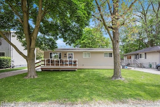 44080 Davis Dr, Utica, MI 48317