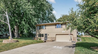 16 Heights Rd NE, Saint Michael, MN 55376