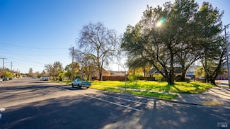 209 E 1st St, Cloverdale, CA 95425
