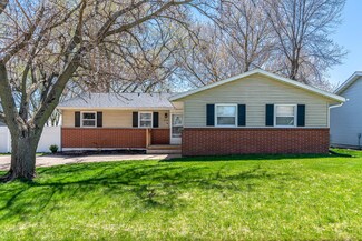 2124 Graham Cir, Dubuque, IA 52002