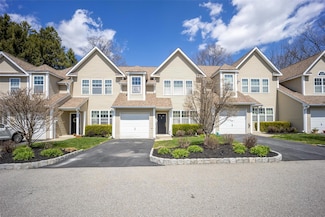 32 Halley Ct, Poughkeepsie, NY 12601