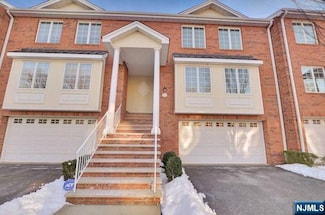 42 Skymark Ct, Upper Saddle River, NJ 07458