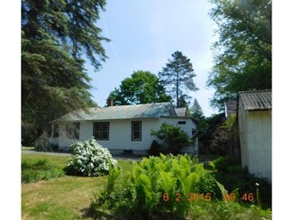 25 Elm St, Windsor, VT 05089