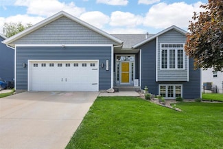 8001 Turtlerun Dr NE, Cedar Rapids, IA 52402