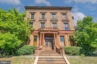2201 5 Green St, Philadelphia, PA 19130