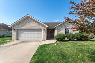 11927 Perry Crossing Pkwy, Sellersburg, IN 47172