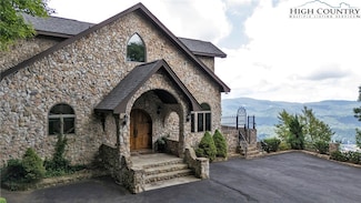 530 Howard's Knob Rd, Boone, NC 28607