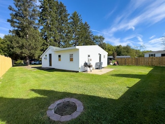 59945 Red Arrow Hwy, Hartford, MI 49057