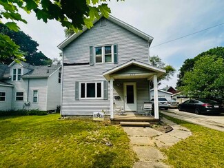290 4th Ave, Manistee, MI 49660