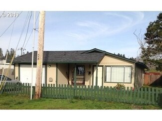 480 N 7th St, Reedsport, OR 97467