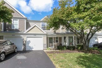 1798 College Green Dr, Elgin, IL 60123