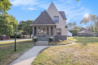 2402 Erskine Blvd, South Bend, IN 46614