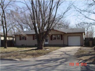 824 Pine St, Halstead, KS 67056