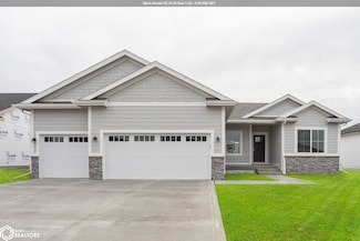 2602 Knollway Dr, Marshalltown, IA 50158