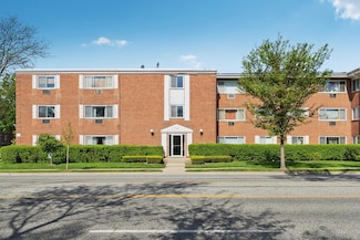 8440 Skokie Blvd Unit 102, Skokie, IL 60077