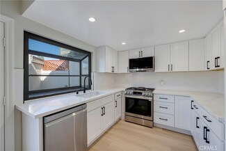 2870 N Cottonwood St Unit 3, Orange, CA 92865