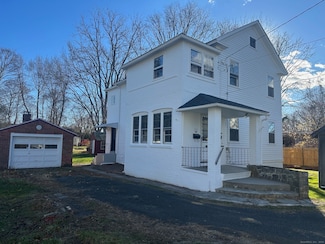 26 Water St, Guilford, CT 06437