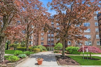 209-25 18th Ave Unit 3J, Bayside, NY 11360