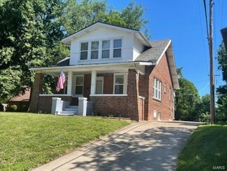 15 Greendale Dr, Saint Louis, MO 63121