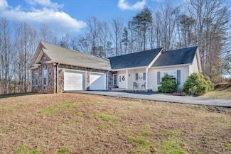 100 Walton Dr, Moneta, VA 24121