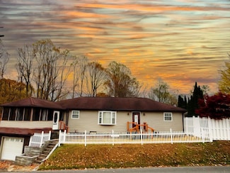 285 Mount Tabor Rd, Beckley, WV 25801