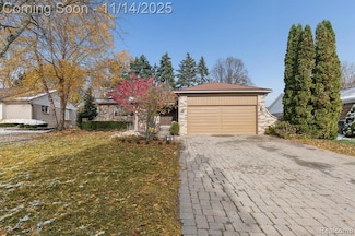 634 Lockport Rd, Rochester, MI 48307