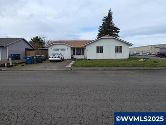 995 N 8th St, Aumsville, OR 97325