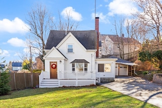 22 Clifton Ave, Salem, MA 01970