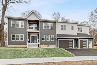 25 Waverly St, Stoneham, MA 02180
