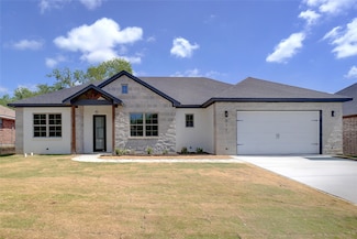 817 E 2nd St, Weatherford, TX 76086