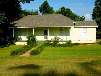 11 Main St, Taylor, MS 38673