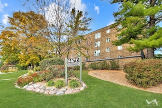 467 Hiawatha Trail Unit 201, Wood Dale, IL 60191