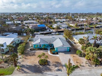 680 Key Royale Dr, Holmes Beach, FL 34217