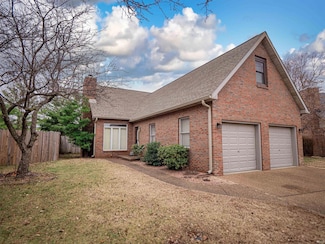 6404 Antoinette Dr, Evansville, IN 47715