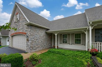1022 Cambridge Dr Unit 49, Manheim, PA 17545