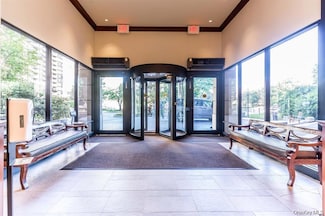 1 Bay Club Dr Unit 8J, Bayside, NY 11360