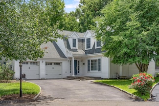 10 Holly Cove Cir, Stamford, CT 06902